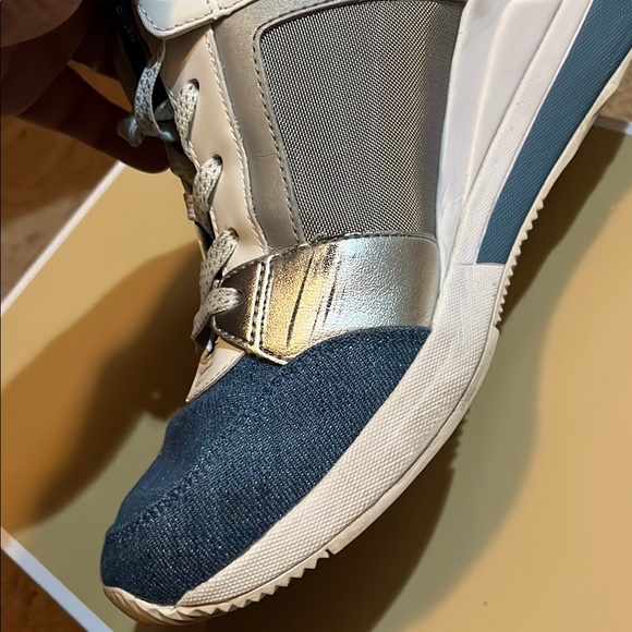 Michael Kors Blue and White Sneakers with Sporty Design and Comfortable Padding - Picture 6 of 8